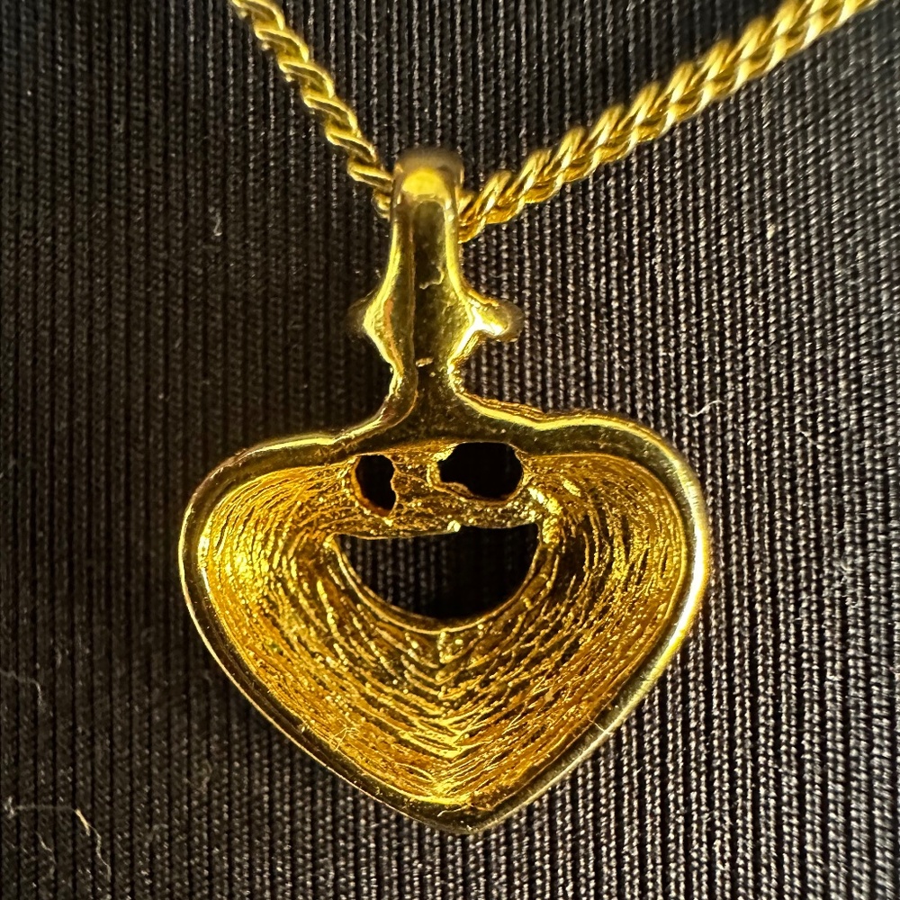 Christian Dior CD in Necklace: in Heart with Rhinestone - Picture 6 of 14